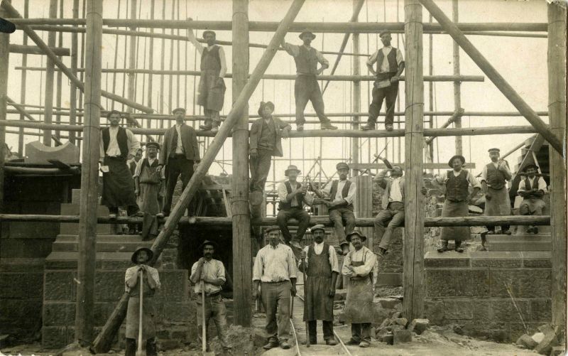 L’église en cours de construction. (Collecte photos)