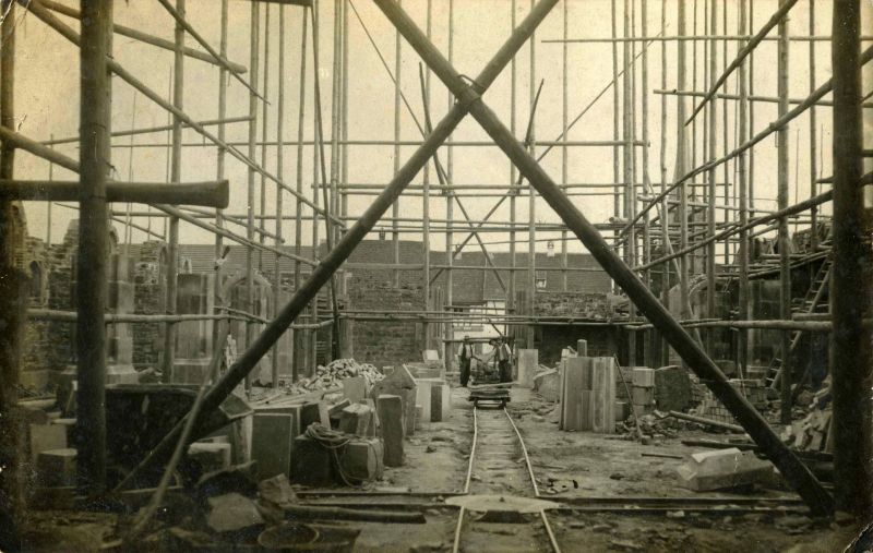 L’église en cours de construction. (Collecte photos)