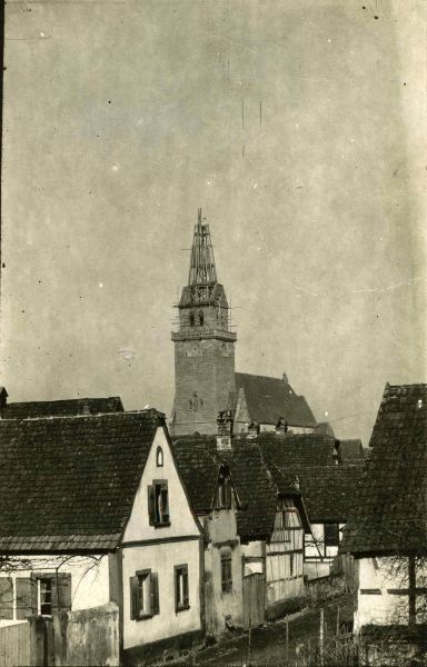 Mise en place de la charpente du clocher. (Collecte photos)