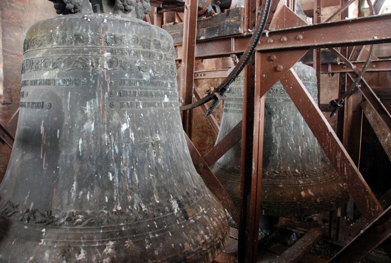 Les deux cloches de 1927 ; saint Andeas et saint Barnabas. (Photo GB)