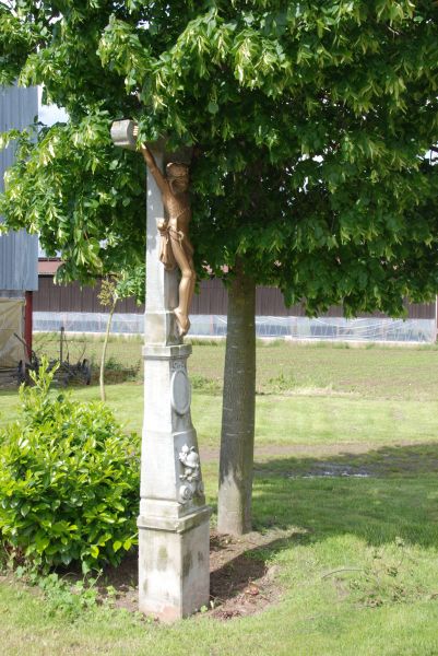 La croix de 1812, au bout de la rue des Jardins. (Photo GB)