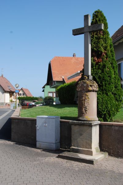 La croix au début de la rue Belle Vue. (Photo GB)