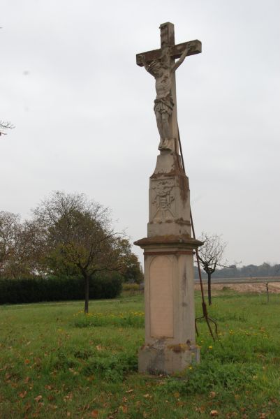 La croix de 1865 au bord de la route vers Valff. (Photo GB)